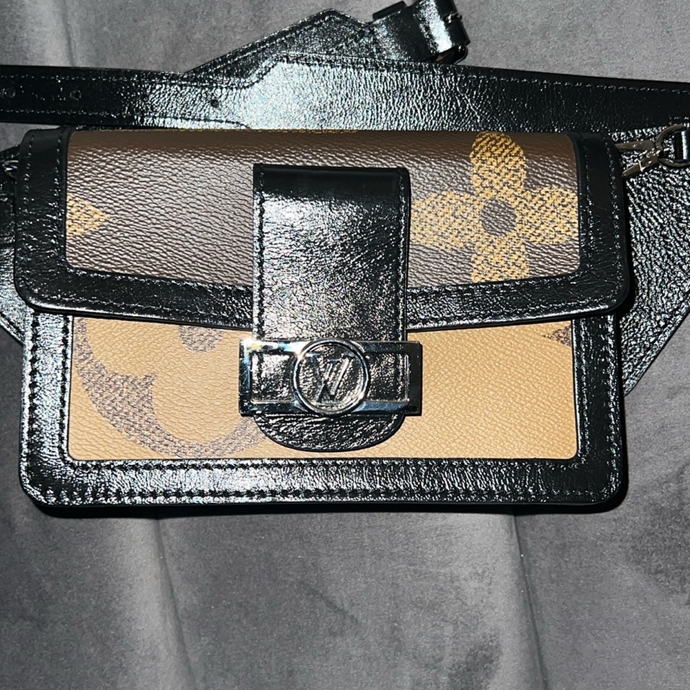 LOUIS VUITTON Reverse Giant Monogram Dauphine Bumbag Clutch